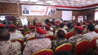 محافظ تعز يطالب اللجنة الأمنية والعسكرية بإتخاذ إجراءات لتوحيد التشكيلات العسكرية بالمحافظة