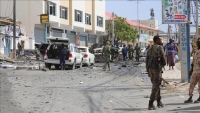 مقتل 11 صوماليا في تفجير انتحاري مزدوج تبنته "الشباب"