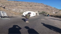 إنقلاب شاحنة غاز تتسبب بقطع الطريق الرابط بين إب وتعز