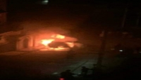 وسط فوضى أمنية..إضرام النيران في سيارة مواطن بمدينة إب