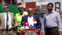 الحوثيون يعلنون رسميا بدء دخول جميع السفن التجارية إلى موانئ الحديدة بعد سنوات من الإغلاق