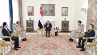وزير الدفاع يعود إلى عدن بعد زيارة رسمية لجمهورية مصر العربية