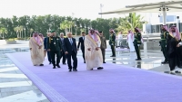 العليمي يصل مدينة جدة للمشاركة في أعمال مؤتمر القمة العربية