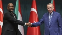 في اتصال هاتفي.. البرهان يهنئ أردوغان بإعادة انتخابه