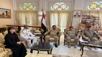 بن عزيز يبحث جهود مكافحة الإرهاب وأمن الملاحة البحرية في ظل التهديدات الحوثية