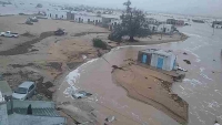 لجنة الطوارئ تعلن نزوح 1352 أسرة من ديارها بفعل إعصار تيج بالمهرة