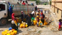 حرب المياه في تعز.. "هيومان رايتس" تتهم الحوثي والحكومة بانتهاك حق السكان في الحصول على الماء بتعز