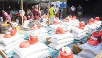 برنامج الغذاء يواصل مساعيه لاستئناف توزيع المساعدات في مناطق الحوثيين