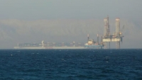 رغم هجمات الحوثيين.. ناقلات النفط تواصل تحركاتها في البحر الأحمر