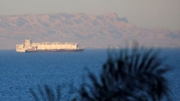 سفينة أخرى تتعرض لنيران في البحر الأحمر.. ومسؤول بموانئ دبي يقول إن الاضطرابات في البحر الأحمر تدفع الأسعار إلى الارتفاع