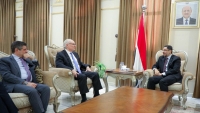رئيس الوزراء يبحث مع ليندركينج جهود السلام والهجمات الحوثية في البحر الأحمر