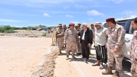 وزير الدفاع يوجه قوات الجيش بالمشاركة بجهود إنقاذ ومساعدة المتضررين من سيول المهرة 