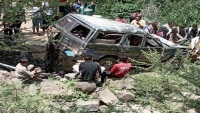 وفاة وإصابة 13 شخصا بحادث مروع لسقوط سيارة غرب تعز