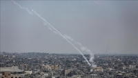إسرائيل ترصد 20 قذيفة صاروخية أطلقت من خان يونس نحو "غلاف غزة"