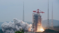 الصين تطلق بنجاح مجموعة أقمار اصطناعية جديدة