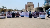 عدن.. احتجاجات أمام قصر معاشيق وإدارة الأمن للمطالبة بالإفراج عن المخفيين في سجون الانتقالي