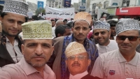 يمنيون يدعمون "المعبقي" بطريقتهم.. كيف أصبحت كوفيته أيقونة رمزية في اليمن؟