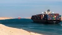 إيرادات قناة السويس تتراجع بنسبة 23.5 بالمئة بسبب هجمات الحوثيين في البحر الأحمر
