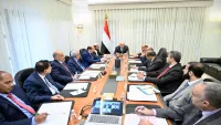 العليمي يوجه بمواصلة اغلاق المواني والمنافذ غير المرخصة وتوريد الإيرادات لحساب الحكومة
