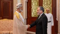 سلطان عمان يبحث مع عراقجي تطورات المنطقة ويدعو لتغليب الحوار