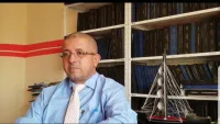 السفارة الأمريكية في اليمن تدين اغتيال الشاعر في عدن وتطالب بتحقيق شامل